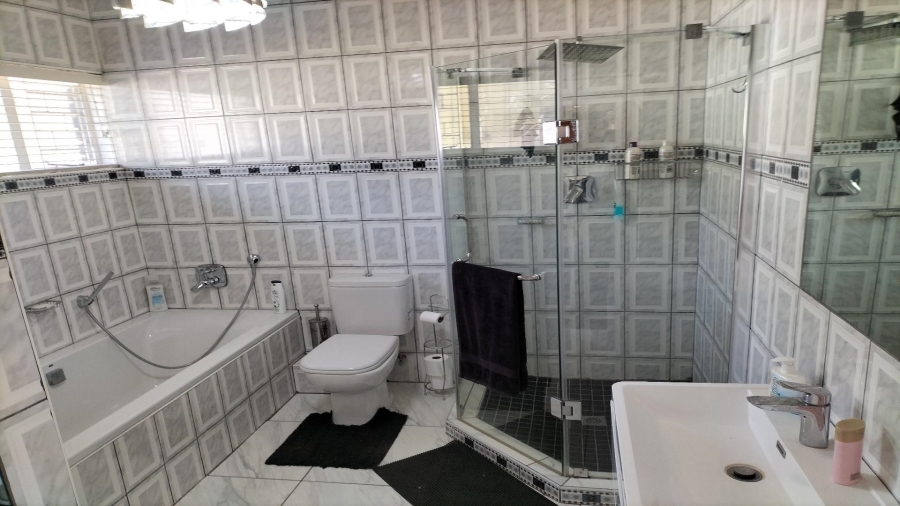 3 Bedroom Property for Sale in Lindequesdrif North West